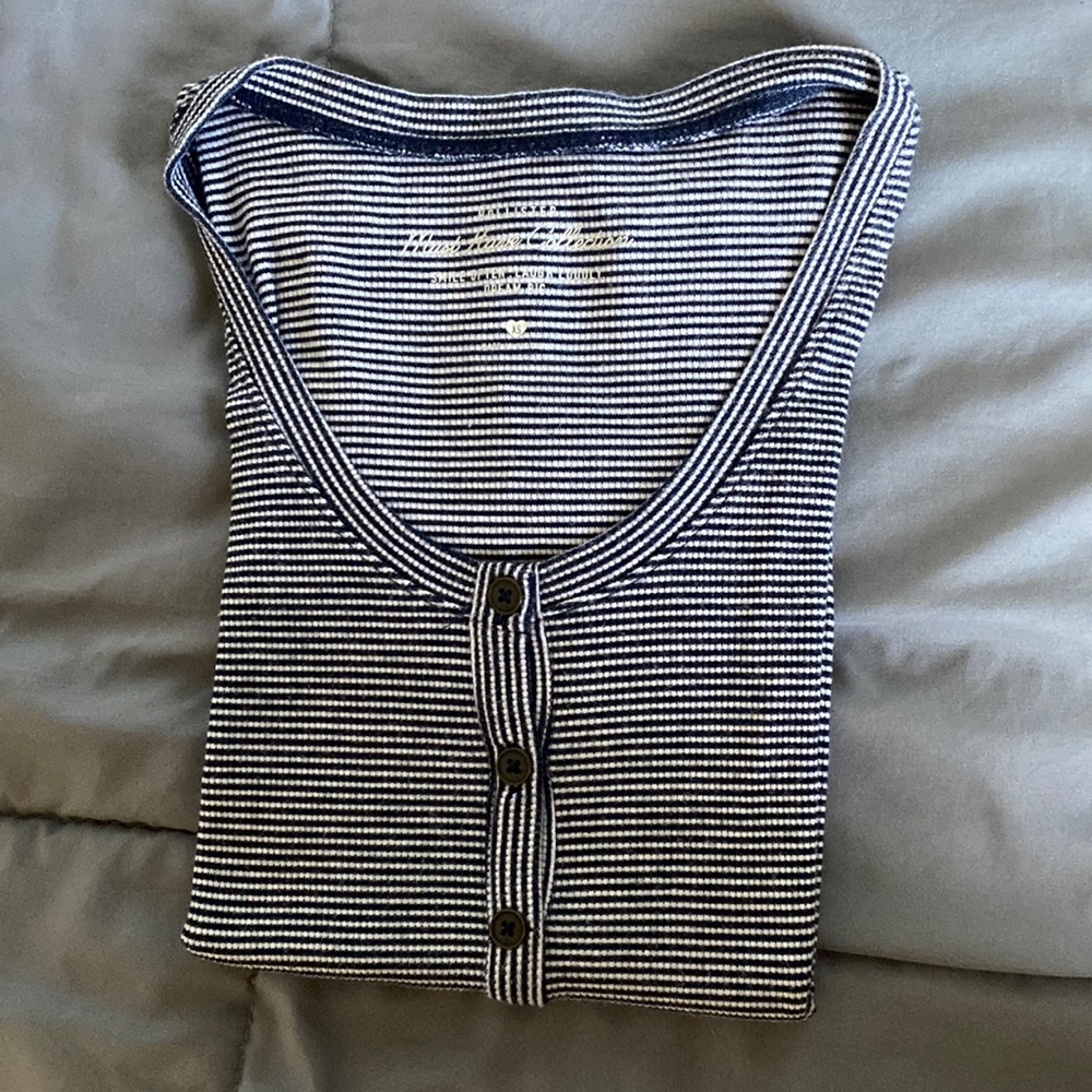 Hollister t shirt